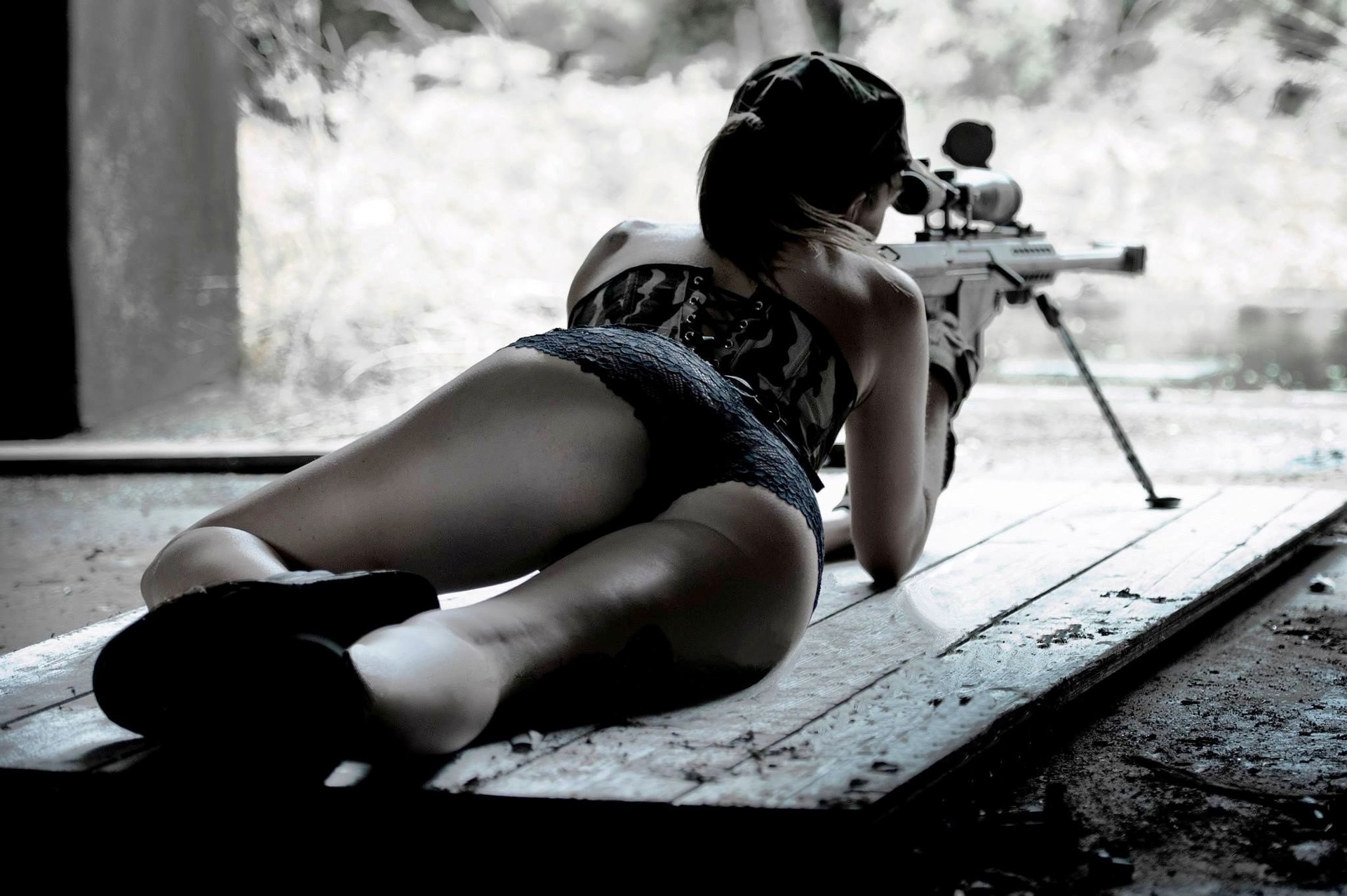 Девушка со снайперской