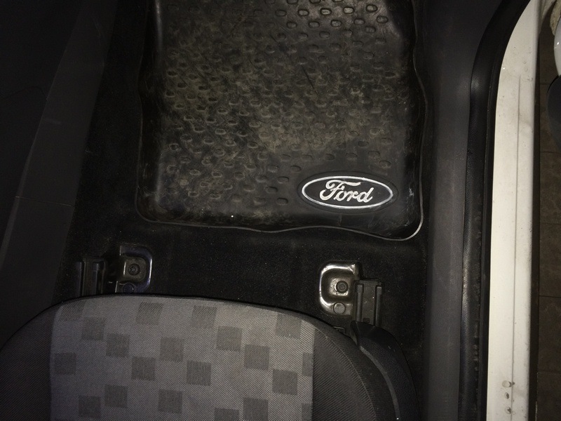 Покраска ковриков — Ford Focus II Hatchback, 1,4 л, 2006 года ...