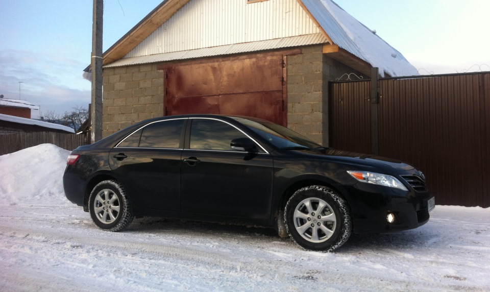 Toyota Camry 40 черная тонированная