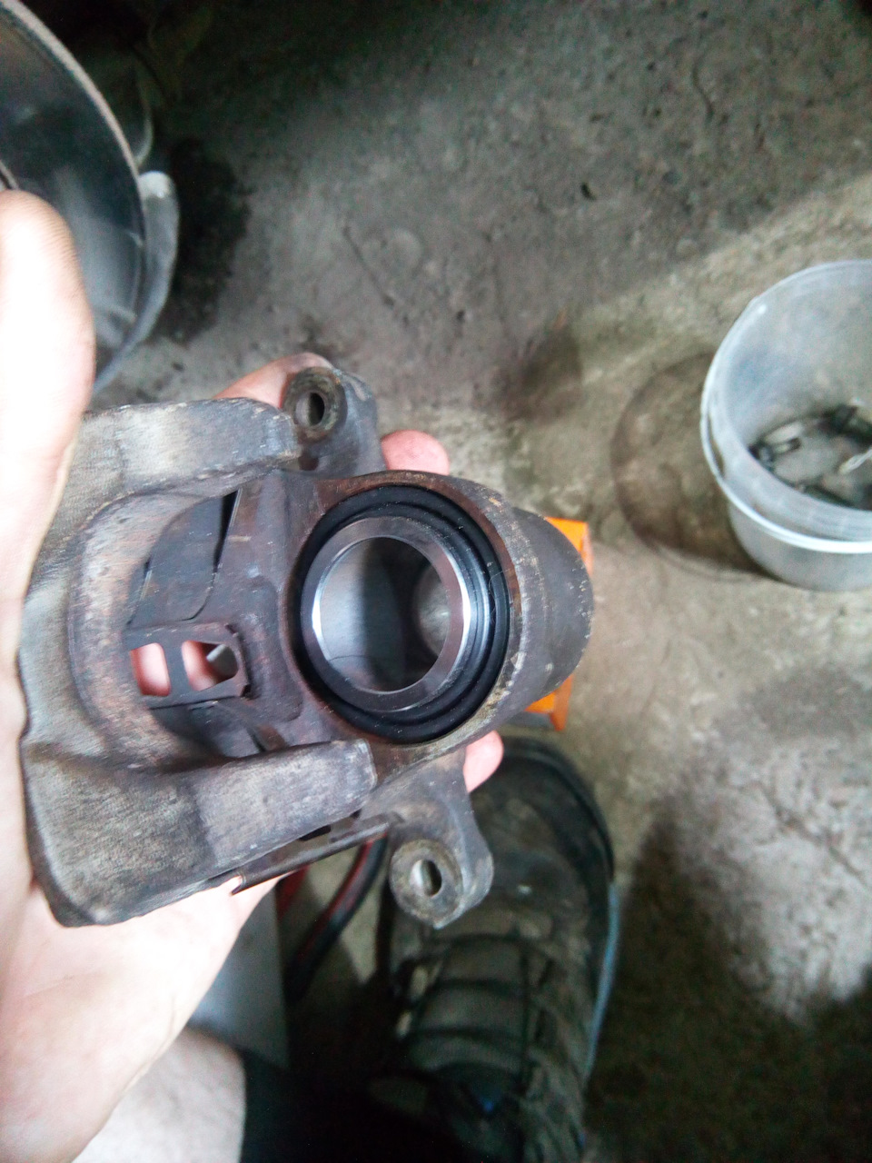 Ревизия тормозных суппортов. Часть 2. — Honda Stream (RN1-5), 2 л, 2002 ...