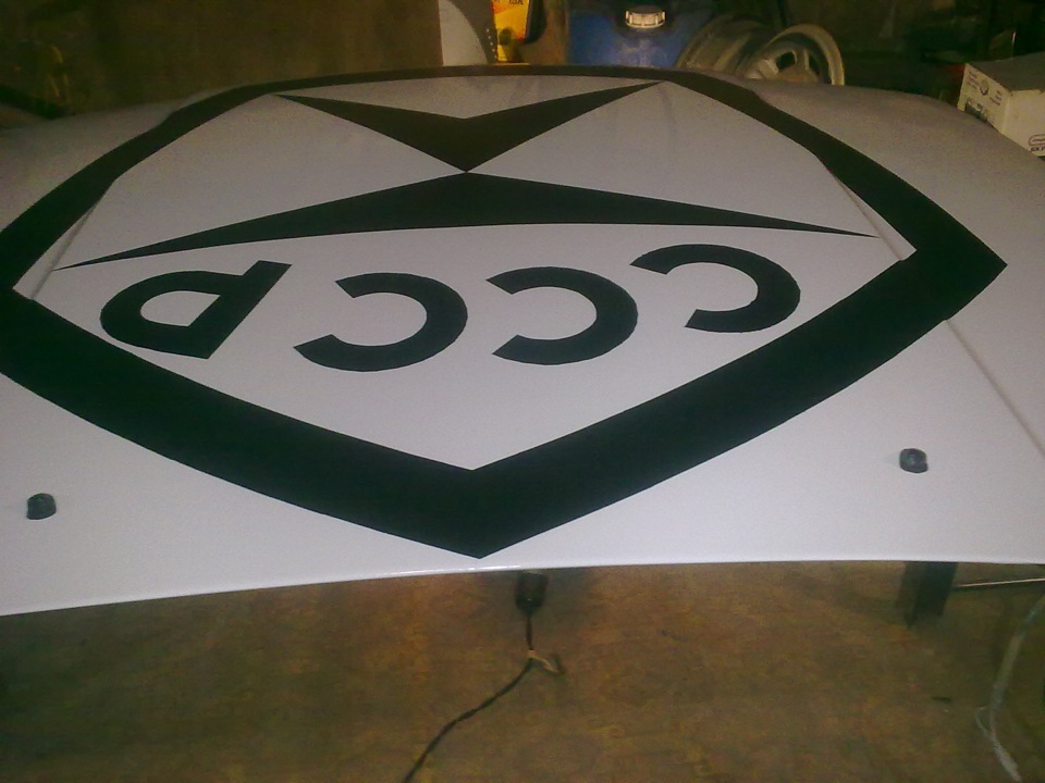 Знак качества на капоте — Москвич 2141, 1,8 л, 1993 года | другое | DRIVE2