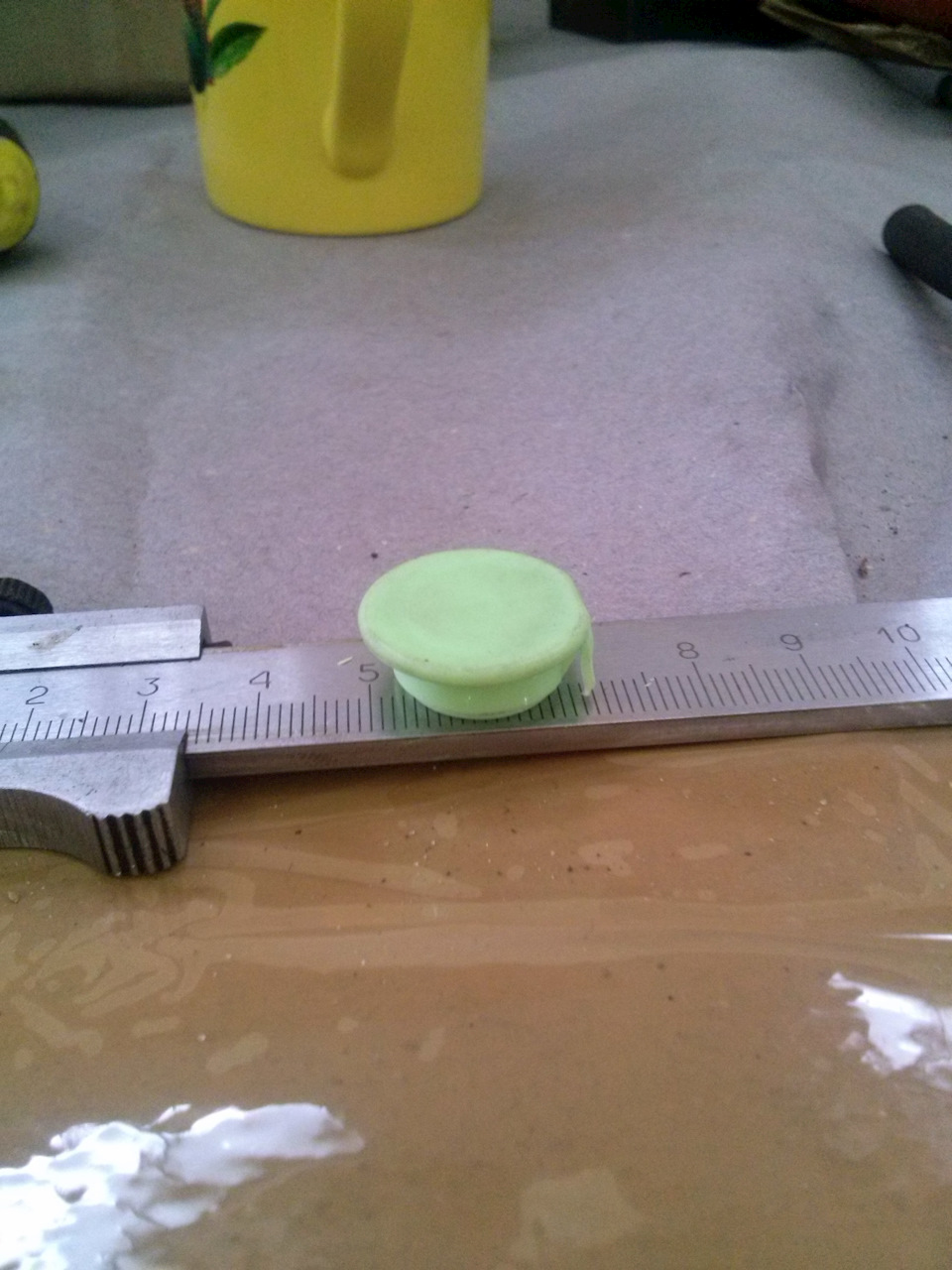 Заглушка личинки водительской двери N16 — DRIVE2