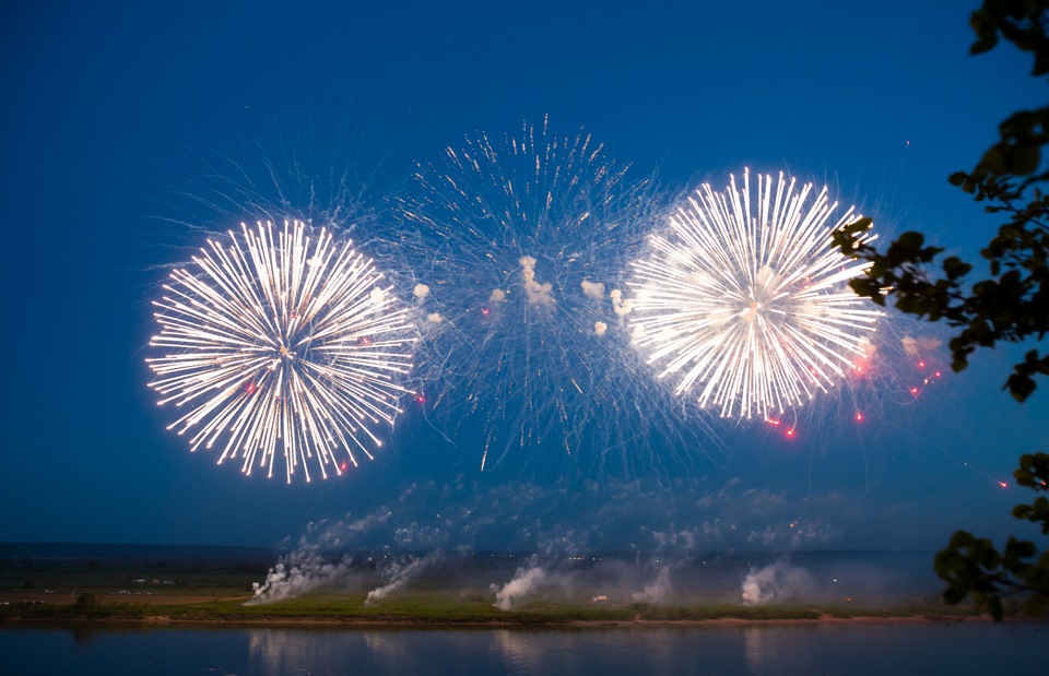 салют днем как выглядит