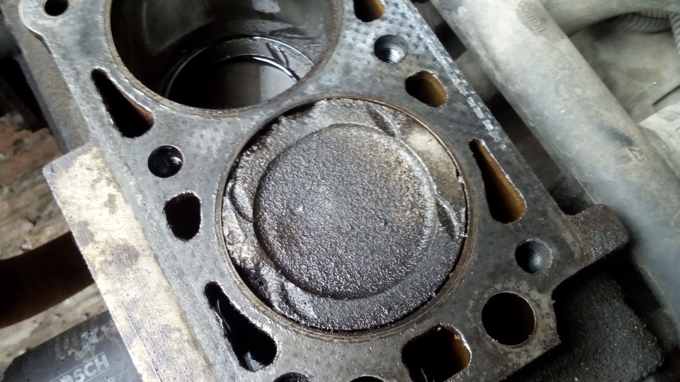 Ланос 1.5 гнет клапана. Прогорел клапан Ланос. Nissan qd32eti прогорел поршень. Прогоревший поршень Нива.