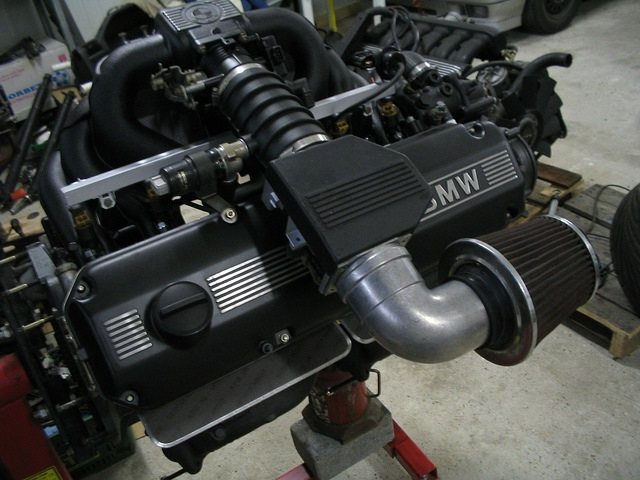 Двигатель м 35. BMW m30b35. Мотор м30 БМВ. БМВ м30б35 турбо. BMW engine m30 b35.