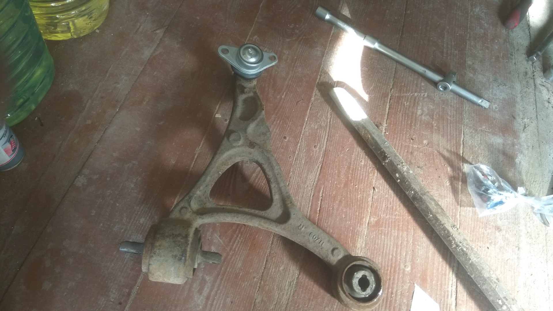 Замена шаровых и передних сайлентблоков продольного рычага задней ...