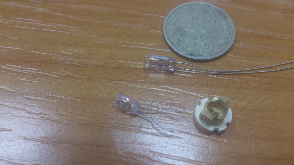 52. Разыскивается патрон под очень маленьку лампочку или в сборе ...