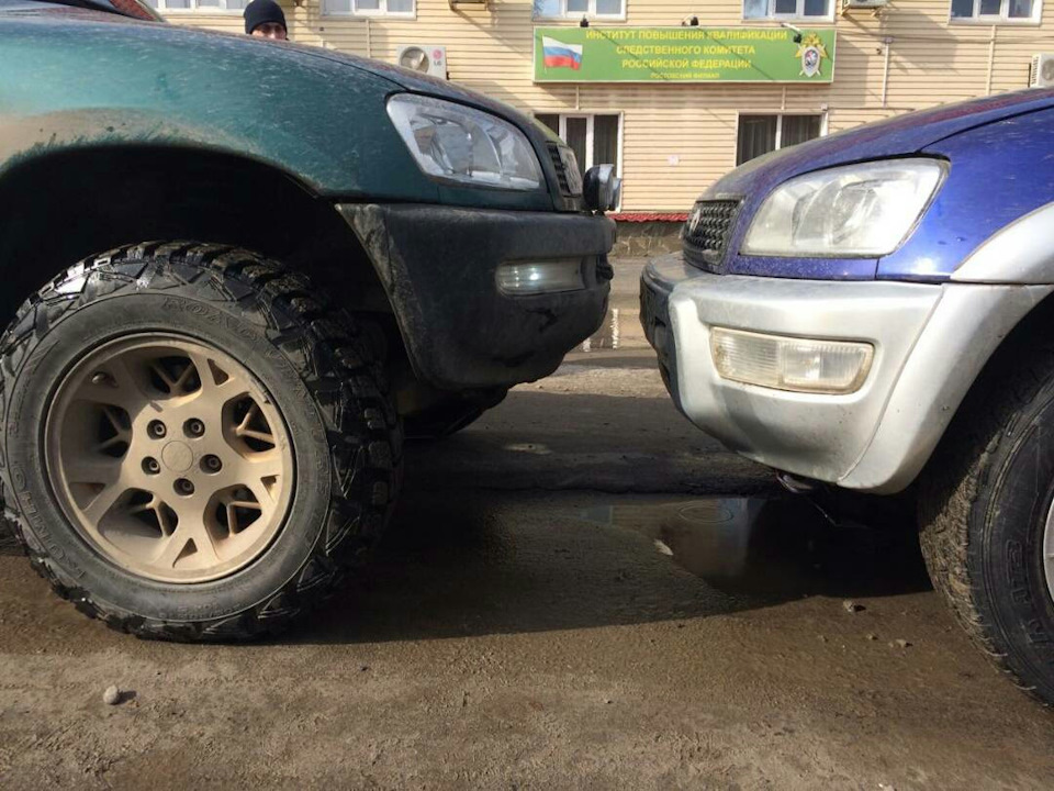 Рав 16. Тойота рав 4 на грязевой резине. 215/65 16 На rav4 2000. Тойота рав 4 второе поколение на грязевой резине. Rav4 xa10 колеса.