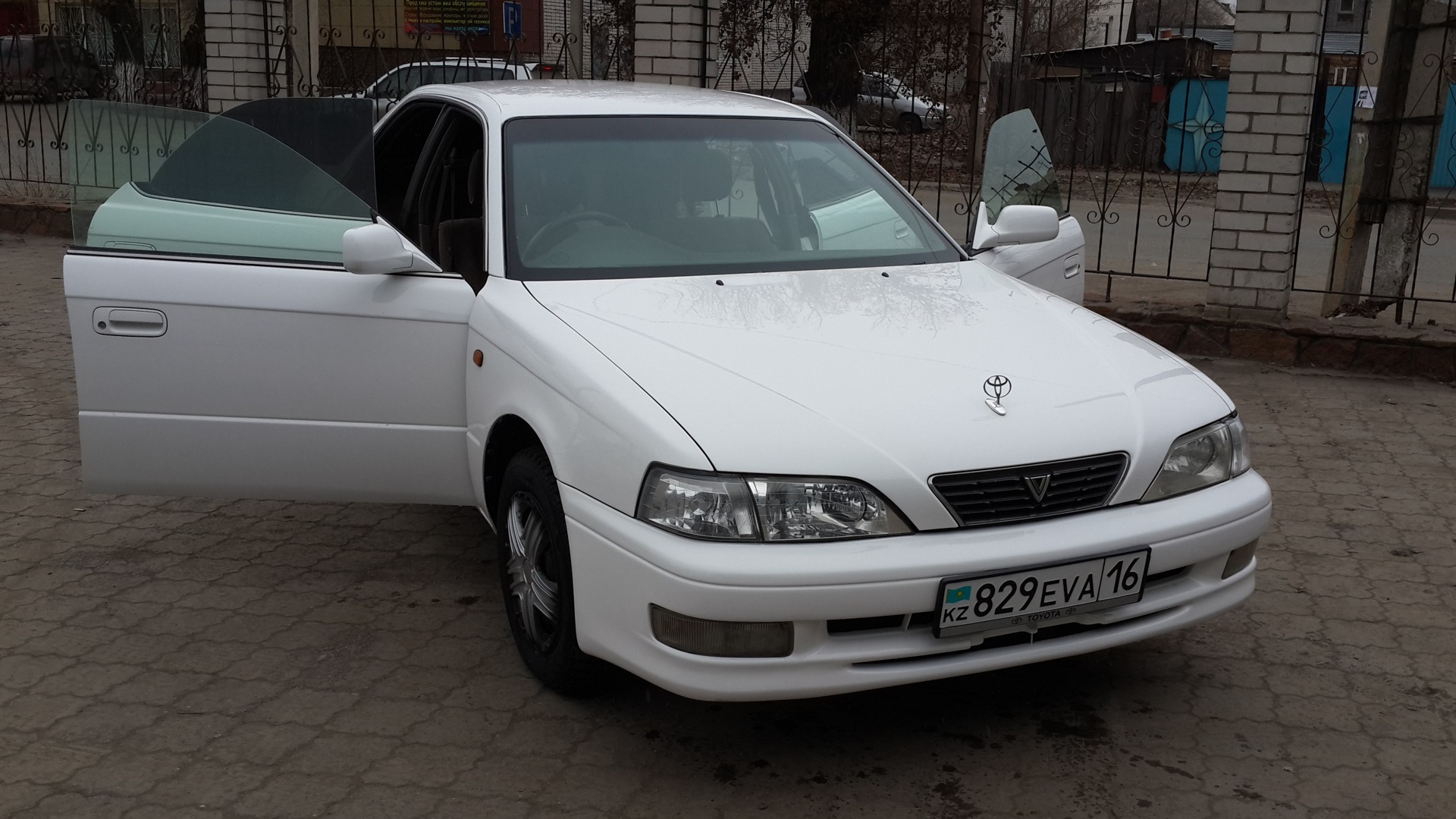 8. Тойота виста 2002 белая. Toyota vista 2011. Белая виста зимой. Вист бел.