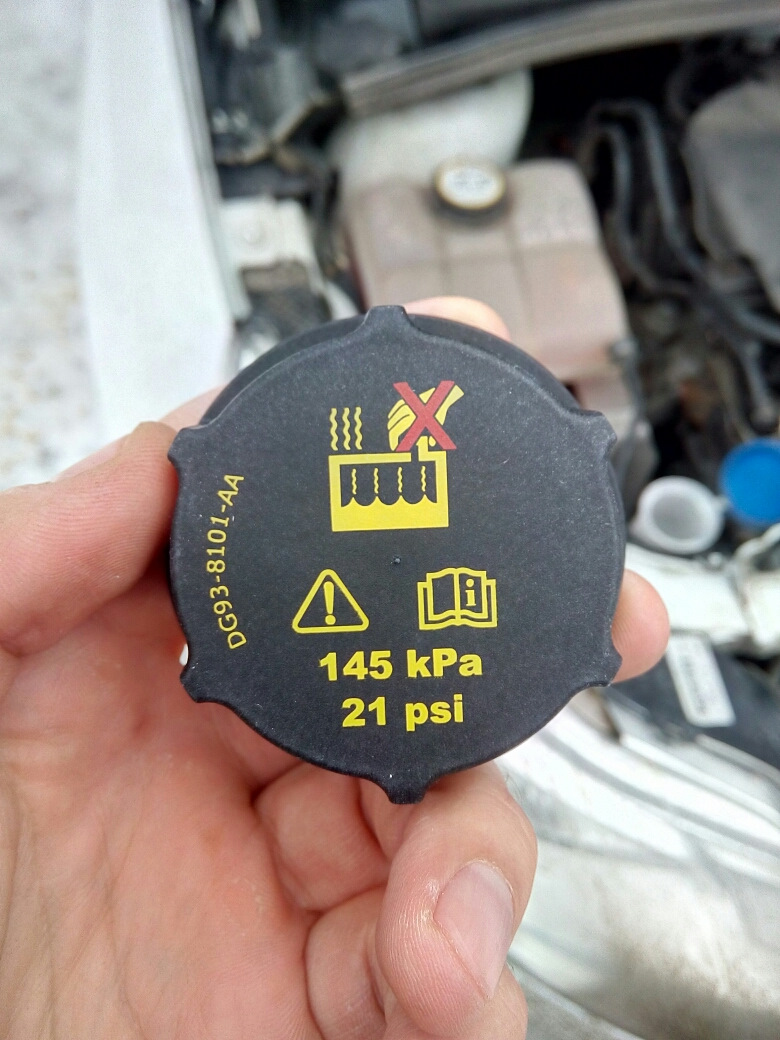 Новая, в строгом черном цвете — Ford Focus Wagon III