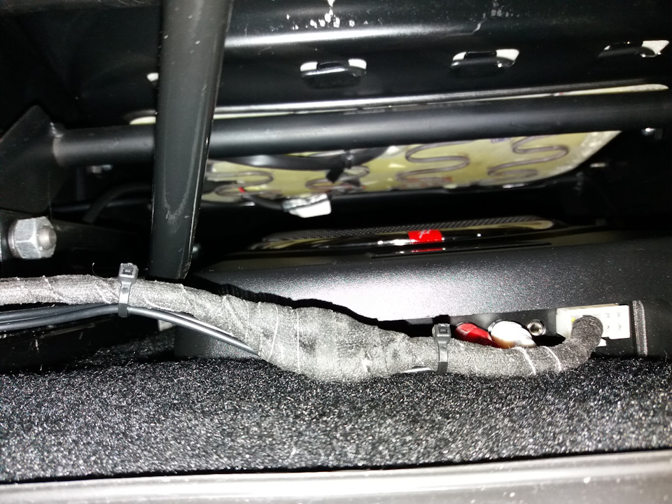 Саб под водительским креслом — УАЗ Patriot