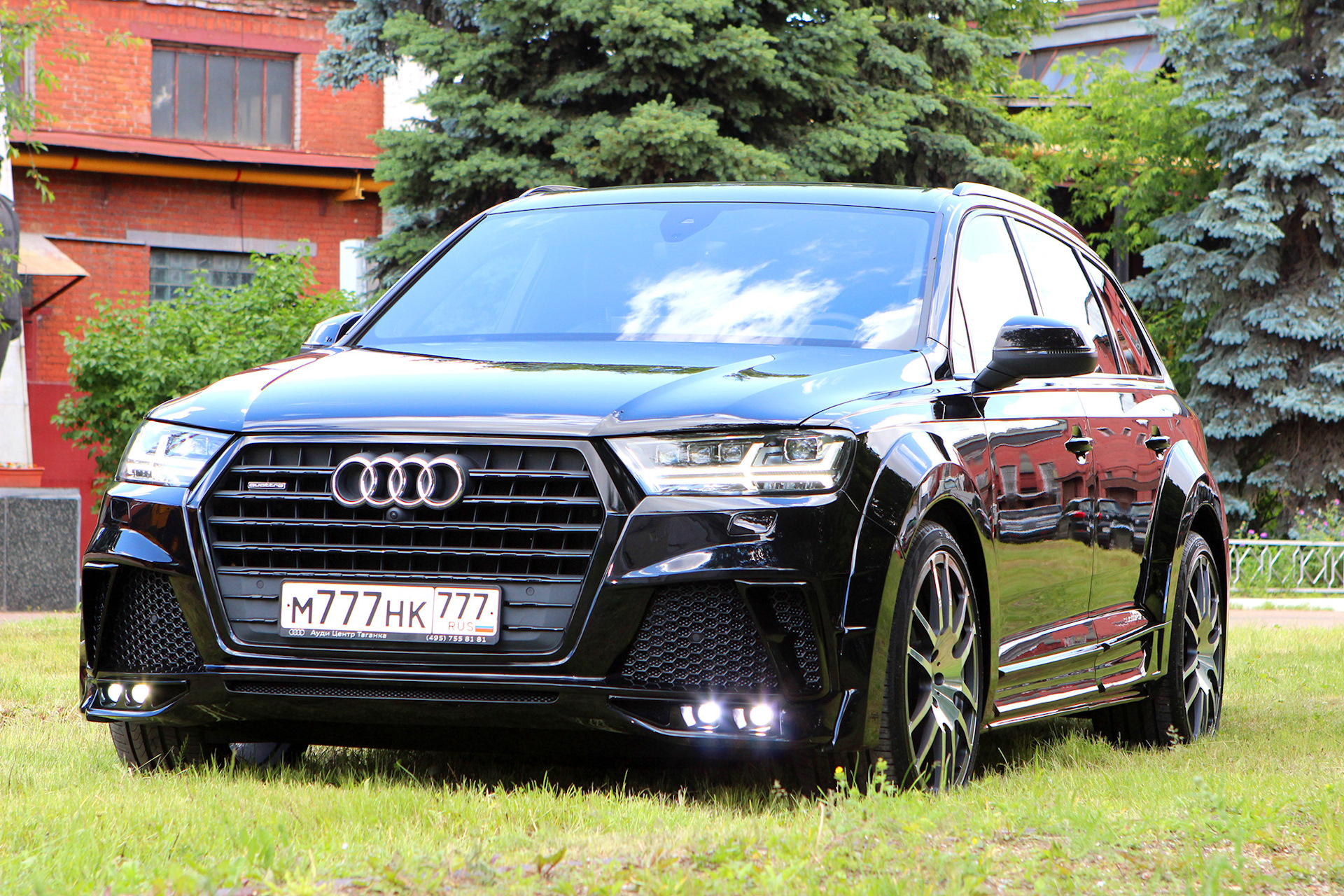 Q 7 max. Аэродинамический обвес Audi q7. Сплиттер Audi q7. Audi q7 обвес 2016 года. Audi q7 2022 обвес.