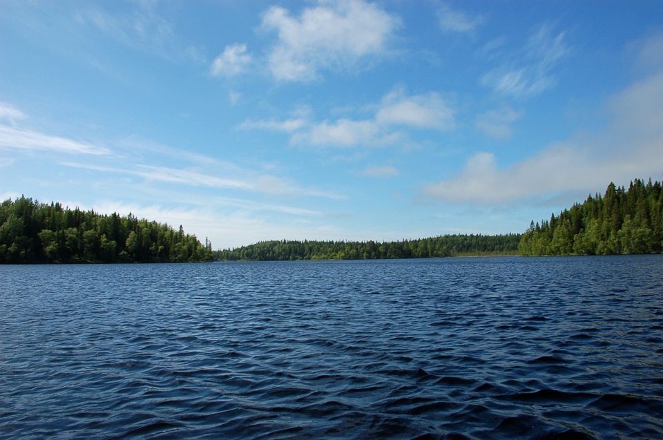 Озеро соединено каналом. Леми Финляндия. Озера большого Соловецкого острова.