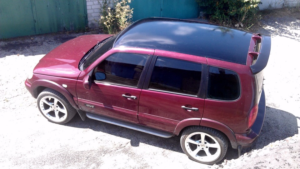 Chevrolet Niva 2005 вишнёвая