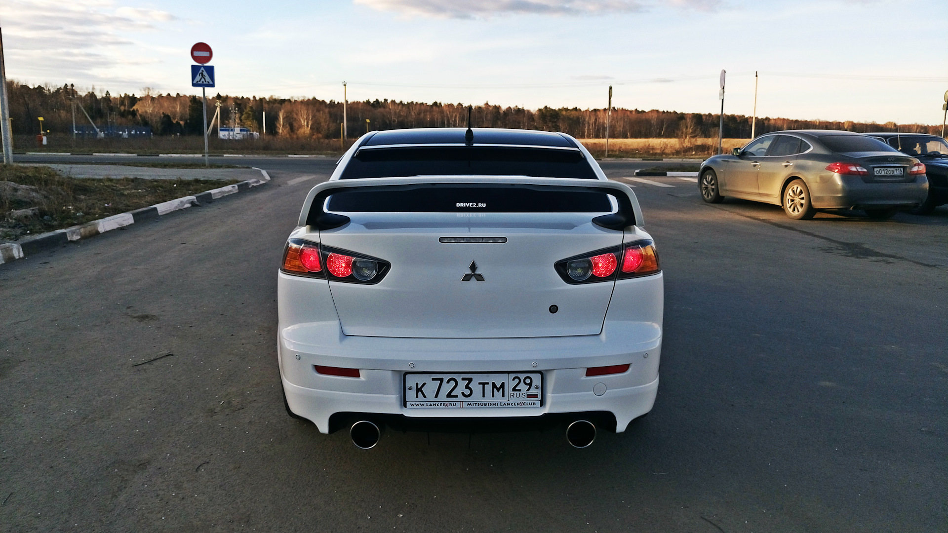 Ланцер 10 задние. Задний бампер Ralliart Lancer 10. Задний бампер Лансер 10 Ralliart. Лансер 10 белый Эво выхлоп. Lancer Mitsubishi 10 бампер Ralliart.