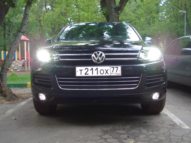 Противотуманные фары фольксваген туарег. ПТФ Фольксваген Туарег 2. VW Touareg 2013 ПТФ. VW Touareg 2 ПТФ. ПТФ светодиодные VW Touareg 2008.