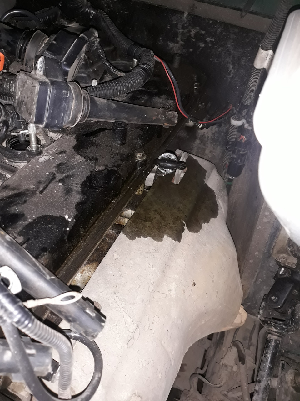 Замена прокладки крышки клапанов — УАЗ Patriot, 2,7 л, 2013 года ...