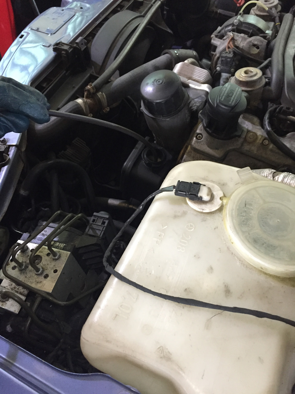 Замена масла в ГУРе — Mercedes-Benz CLK (W208), 3,2 л, 2000 года ...