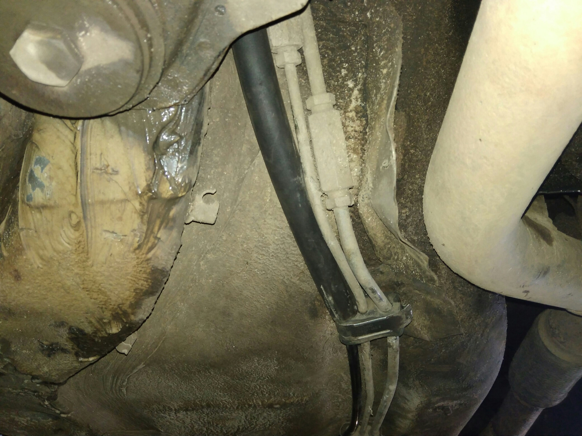 Кронштейн топливной магистрали. Ремонт топливных магистралей. Топливная магестральпасад б 3. Ремонт топливных магистралей. 8.