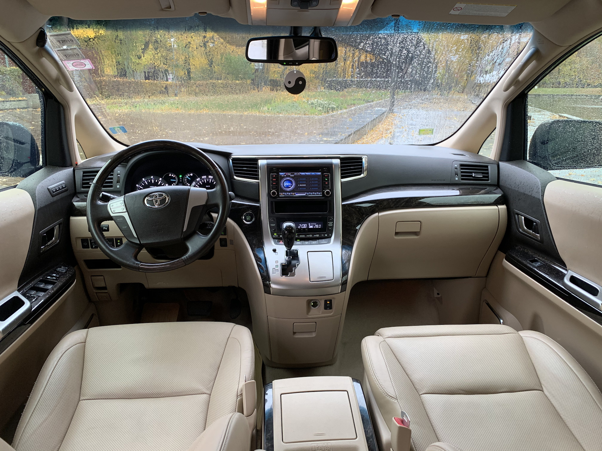 Toyota Alphard 2012 Interior