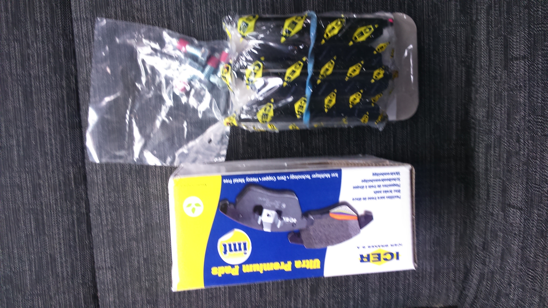 Замена передних тормозных колодок салонного фильтра — Renault Duster ...