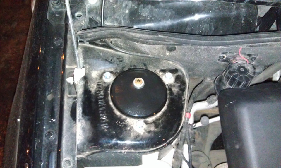 Заглушки на стаканы передних стоек — Lada Гранта, 1,6 л, 2014 года ...