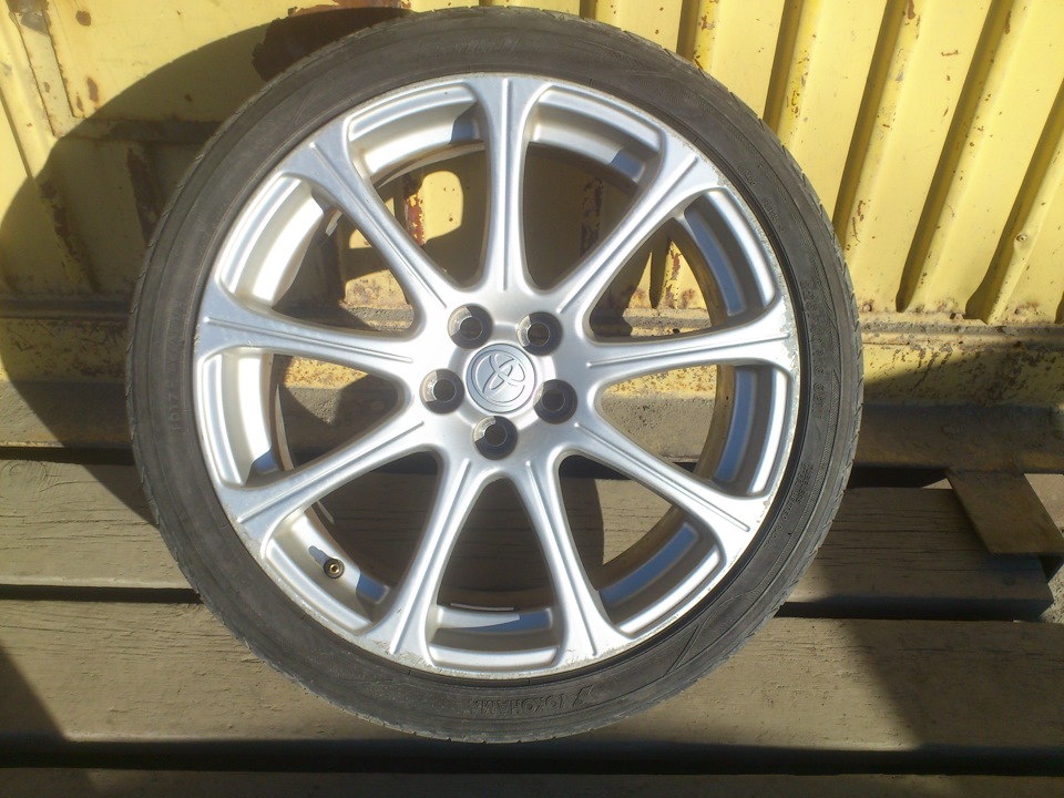 Toyota Avensis rays r17