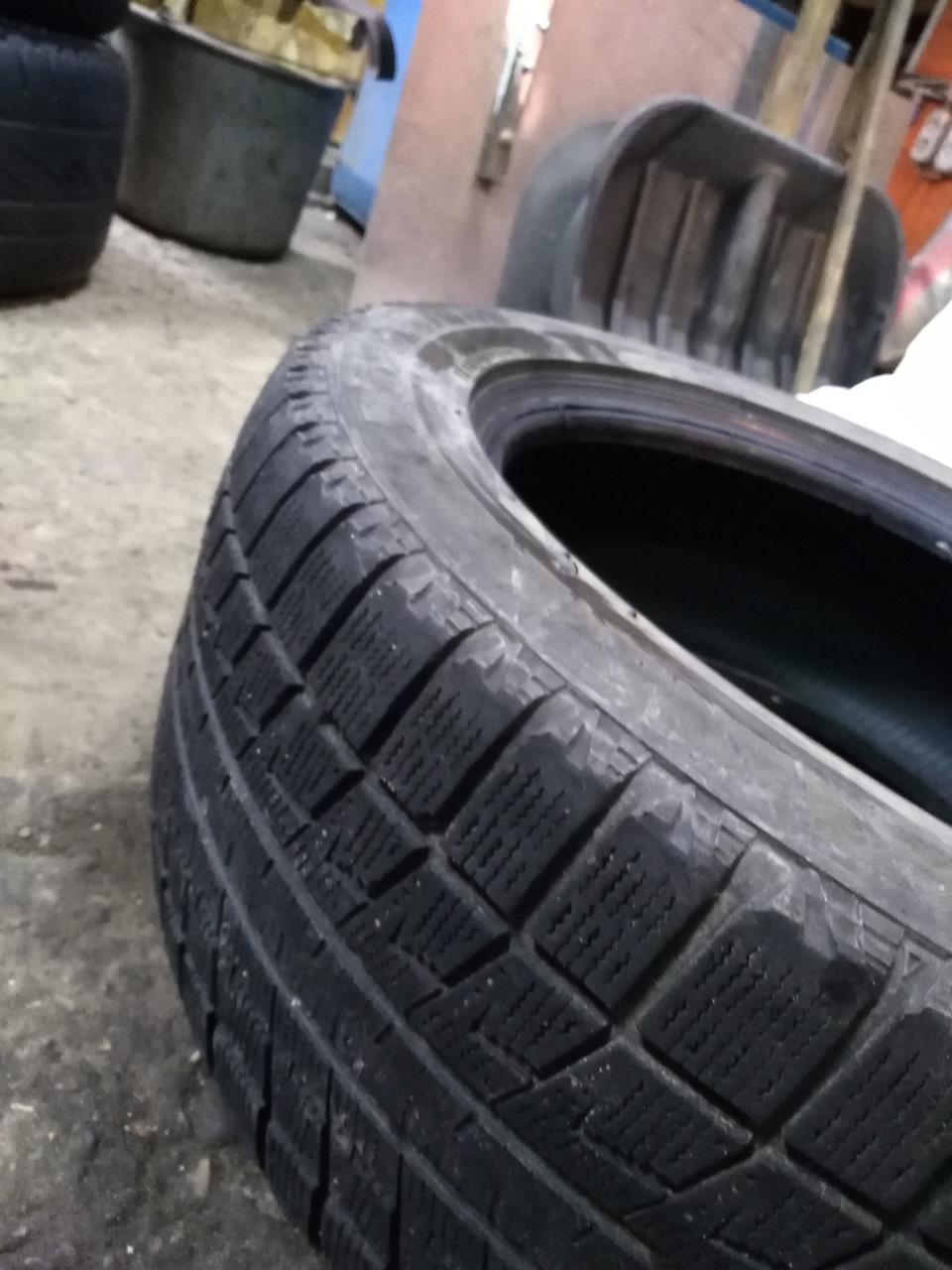 Бриджстон Близзак 205/55 р16 (липучка) — Audi 100 (C4), 2 л, 1991 года ...