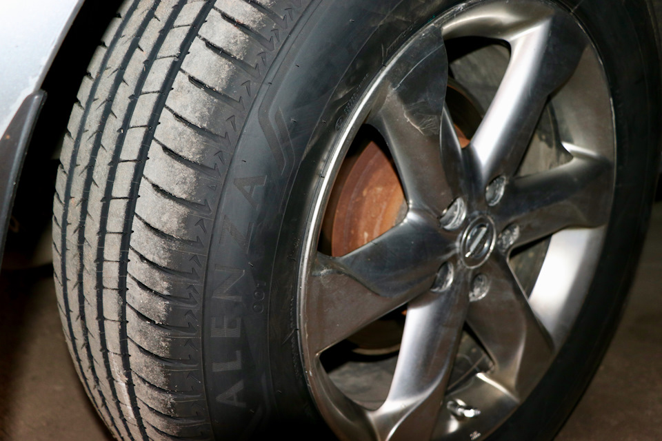 Bridgestone Alenza 001 235/65 R18 на Nissan Murano Z51 — Nissan Murano II. Запчасти на фото: Bridgestone Alenza 001 235/65R18