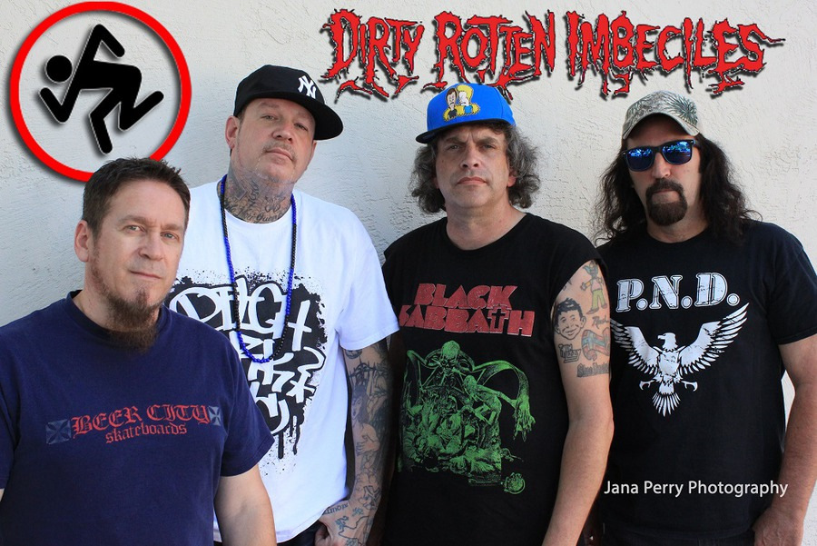 I логотип. R. 4 of a kind. Футболка группы d. I.