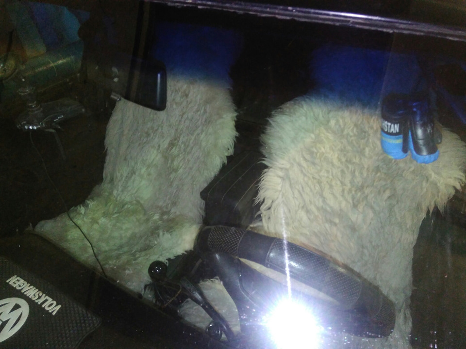 Самодельный подлокотник. — Volkswagen Golf Mk3, 1,8 л, 1991 года ...