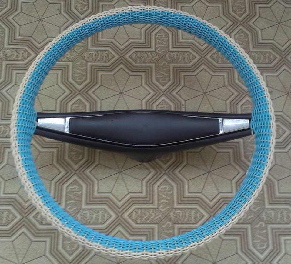 Перевернул выцветшую оплетку на руле. — Lada 21063, 1,5 л, 1996 года ...