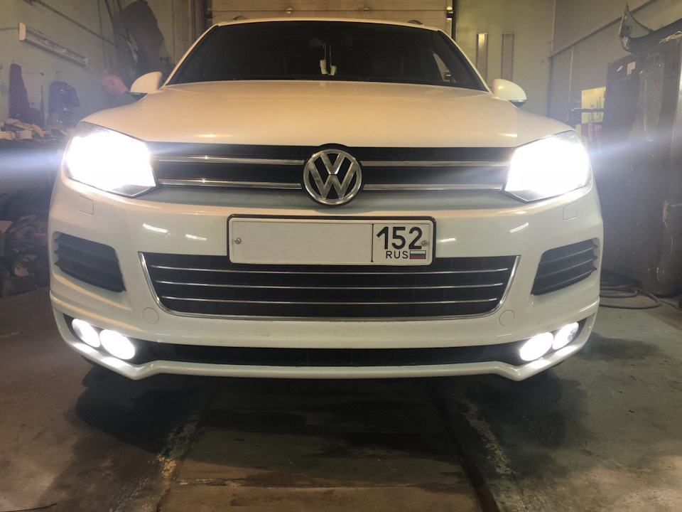 Противотуманка туарег. ПТФ Touareg NF. VW Touareg 2013 ПТФ. ПТФ Фольксваген Туарег 2. VW Touareg 2 ПТФ.