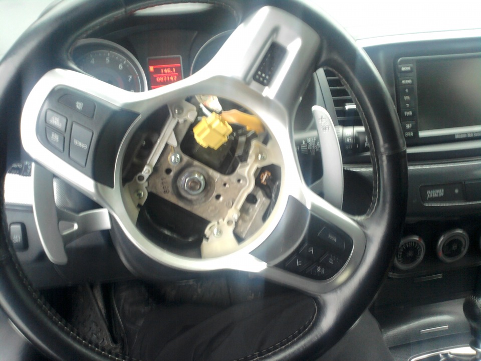 Разобрать рулевое колесо. Версо разобрать руль. разобрать руль на одиннадцатой. лянча разборка руля. лентяйка на руль разобрать.