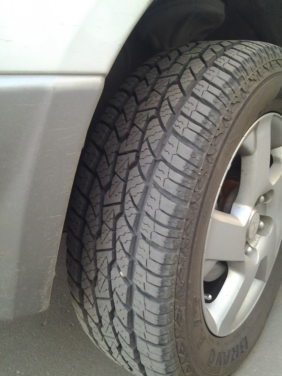 Шины максис 771. Pajero Maxxis 771 r20. Outlander 1g ест переднюю резину. Митсубиси Аутлендер 1 на 32 грязевой резине.