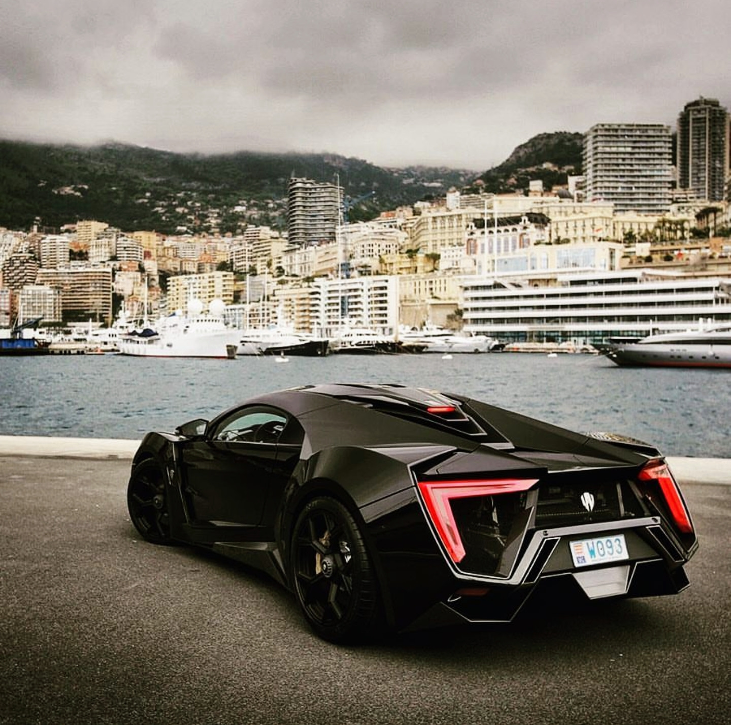 Топ 10 самых сильно. W Motors Lykan Hypersport. Суперкар Lykan Hypersport. W Motors Lykan Hypersport 2020. Lykan Hypersport 2022.