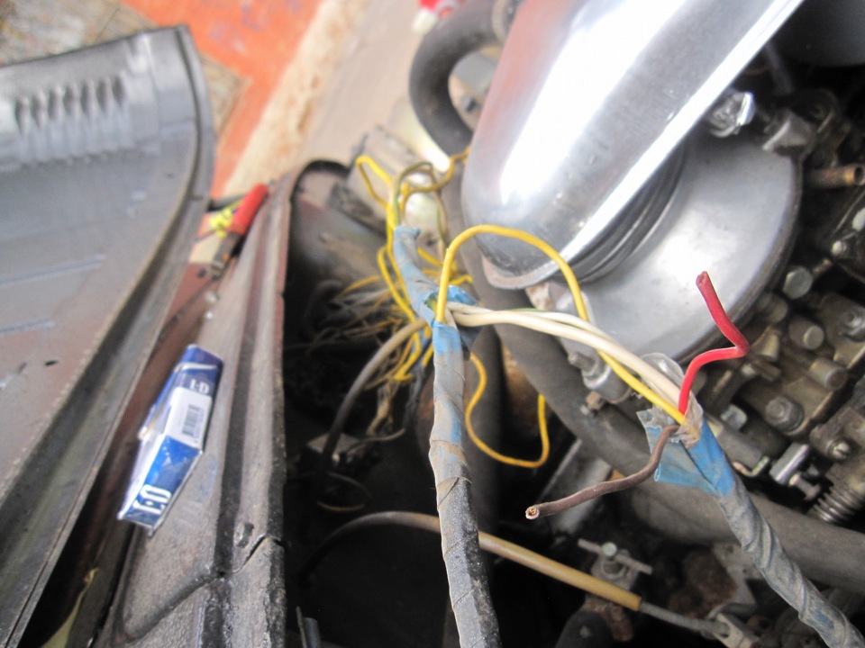 Обрыв проводки авто. Ibs датчик c 204. Обрыв питания. Проводка фары киа сид. Провод датчика абс прадо 150.