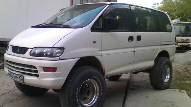 Купить Mitsubishi Delica 2000 Года