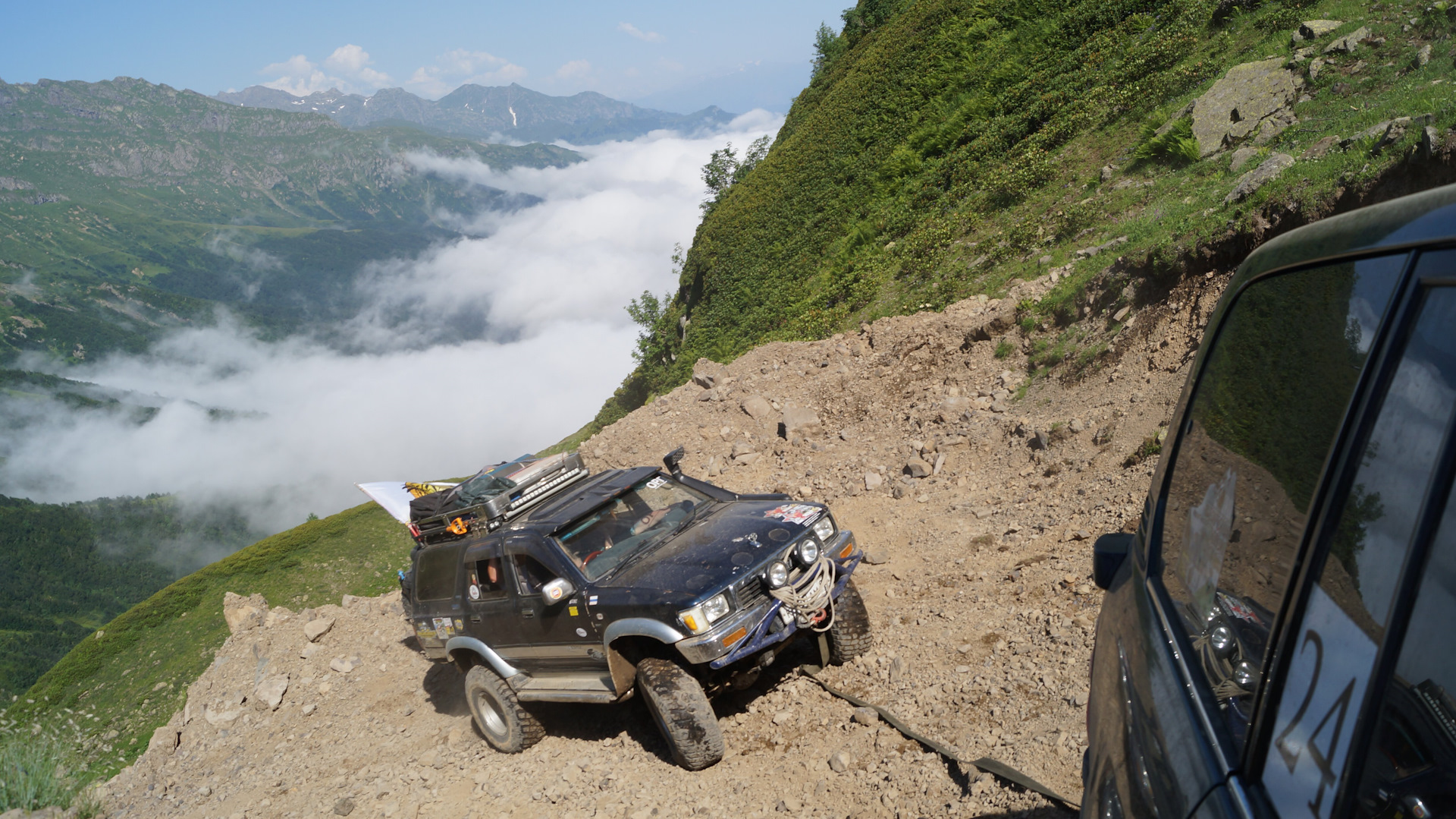 Как ездить на абхазском учете. Джиппинг «Высокогорная Абхазия. Приключения на внедорожниках Абхазия. Машина для езды по горам. Машина которая ездит по горам.