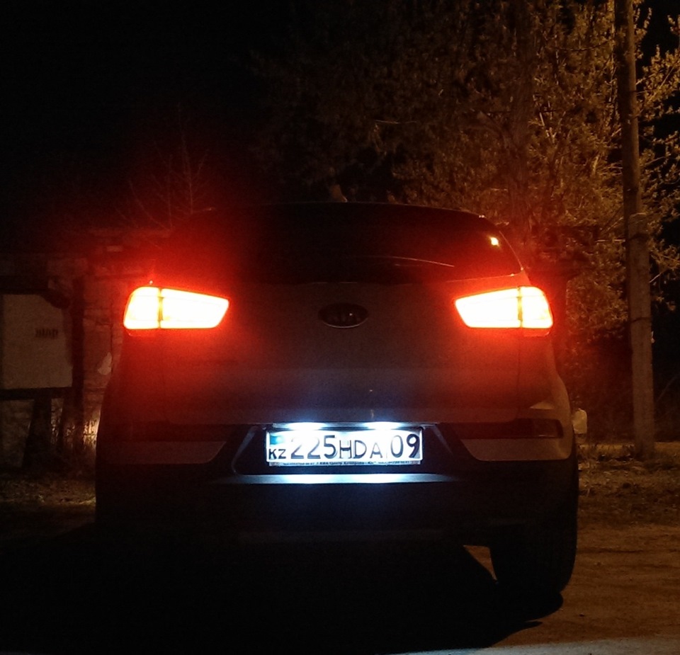 Подсветка номера — KIA Sportage (3G), 2 л, 2014 года | стайлинг | DRIVE2