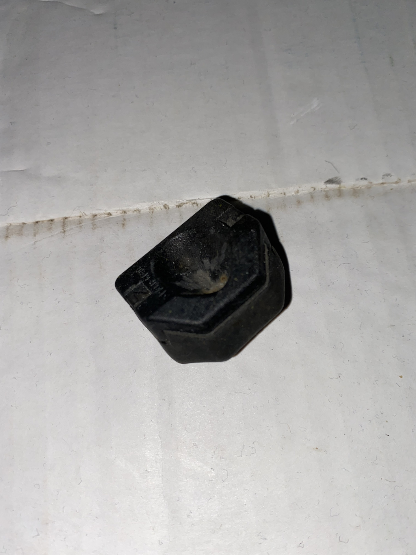 Крепёж радиатора фольксваген b4. Крепление радиатора пассат. Крепление радиатора фольксваген кадди артикул. Volkswagen passat b4 крепеж радиатора. Крепление радиатора пассат.