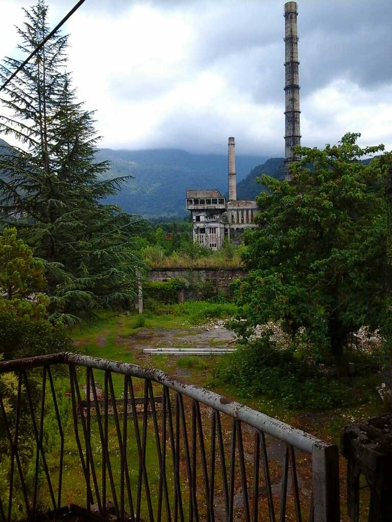 Город ткварчели абхазия сегодня фото