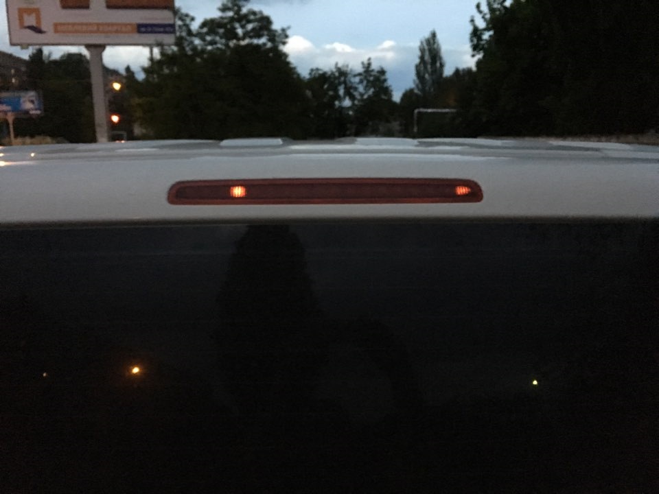 Дополнительный стоп-сигнал — Volkswagen Transporter T5, 1,9 л, 2003 ...