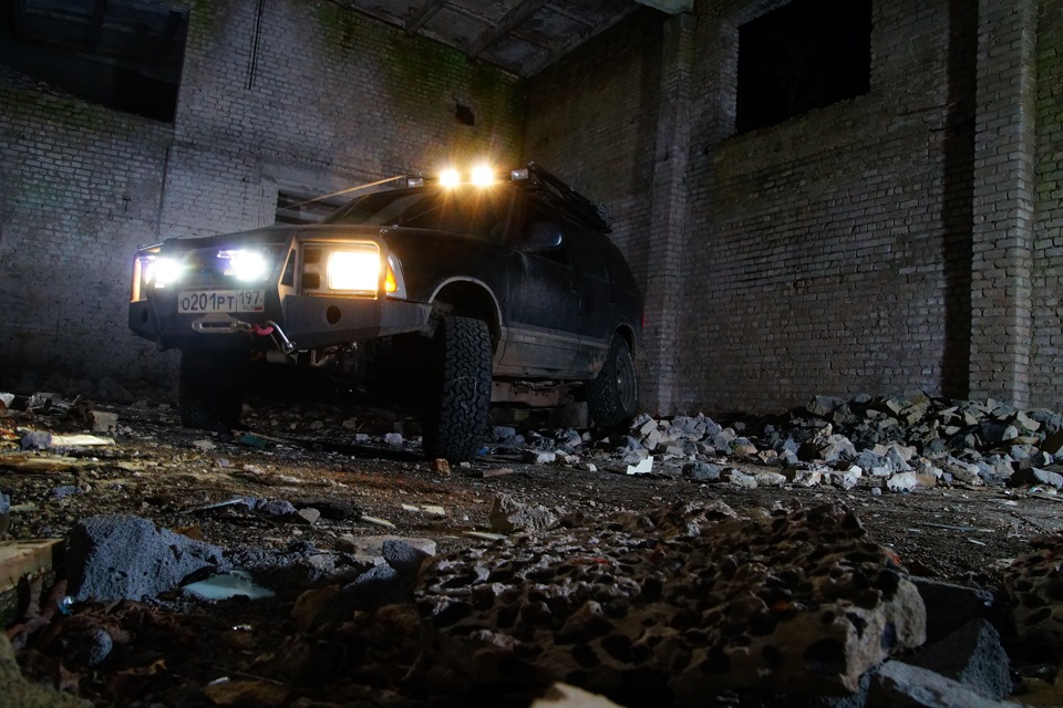 шеви блейзер в заброшенном гараже — Сообщество «Автомобильные Фотографы ...