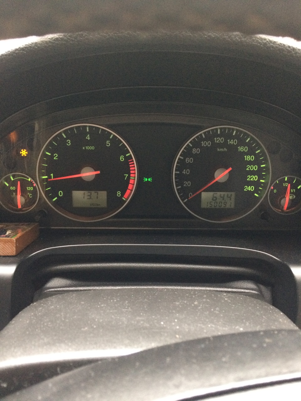 Чистка датчика давления во впускном коллекторе + Замена ламп в ...