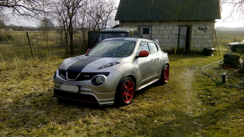 Nissan Juke белый с черной крышей