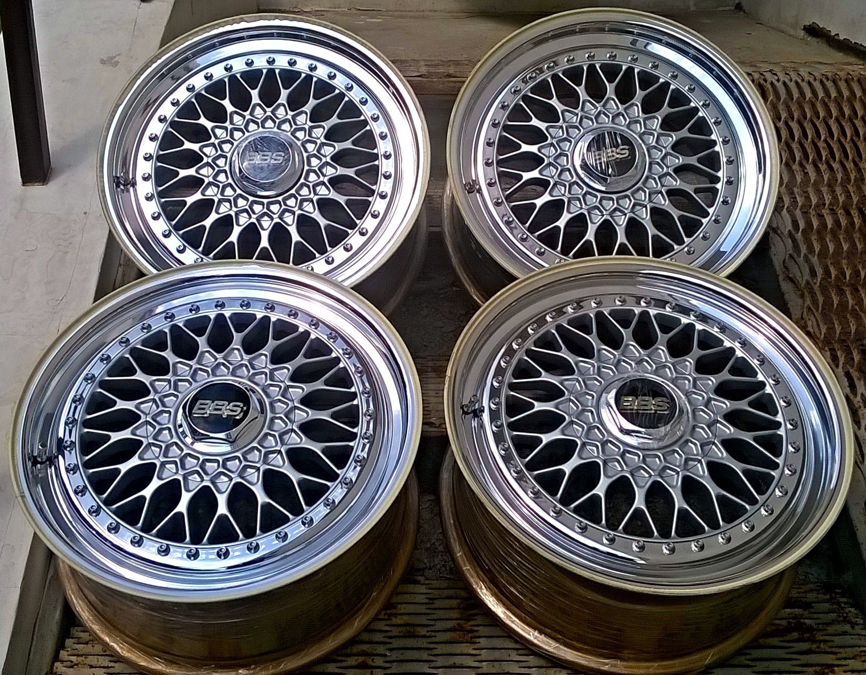 Диски ввс. W124 BBS r16. W124 BBS r17. W201 диски BBS. W124 BBS r15.