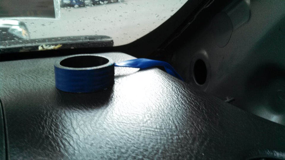 Чтобы достать кабель снизу, пришлось воспользоваться подручным средством — Honda HR-V (1G)