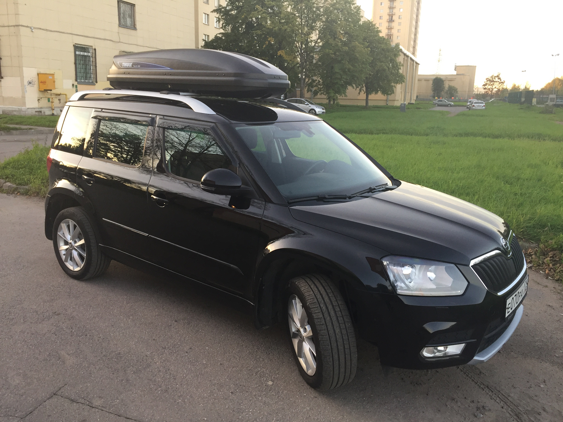 Крыша йети. Skoda Yeti рейлинги. Skoda Yeti автобокс. Бокс для Skoda Yeti. Багажник на крышу Шкода Йети.