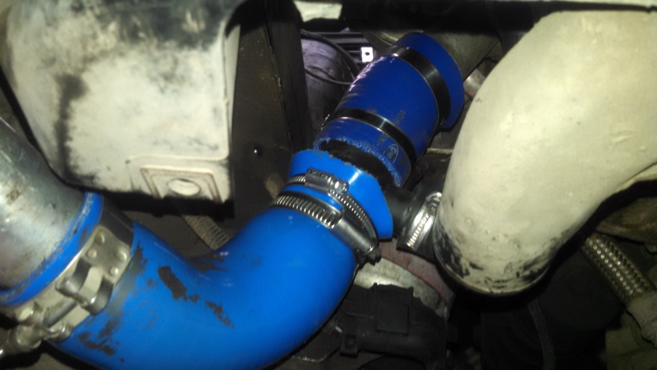 патрубок турбины евро 2. 7. масляный патрубок турбины патфайндер р51. патрубок турбины двигатель 926 мерседес. форд фокус дизель 1.